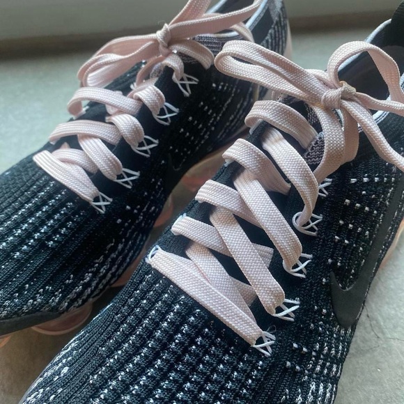 Nike Women's VaporMax FlyKnit Sneakers 7.5 - Picture 4 of 6